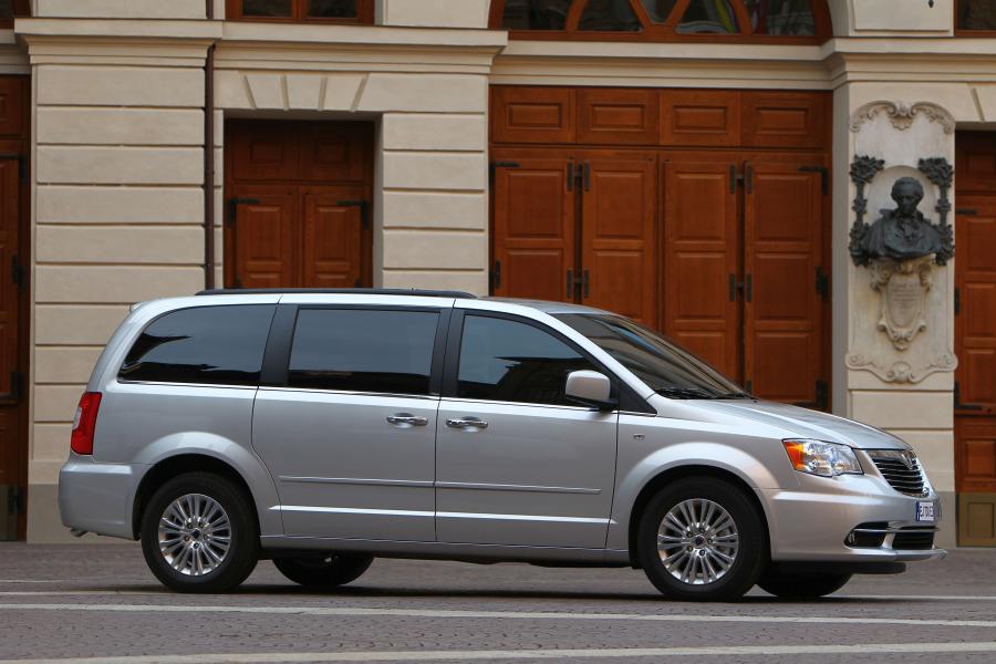  Lancia Voyager 2011 года  (фото 21 из 66)